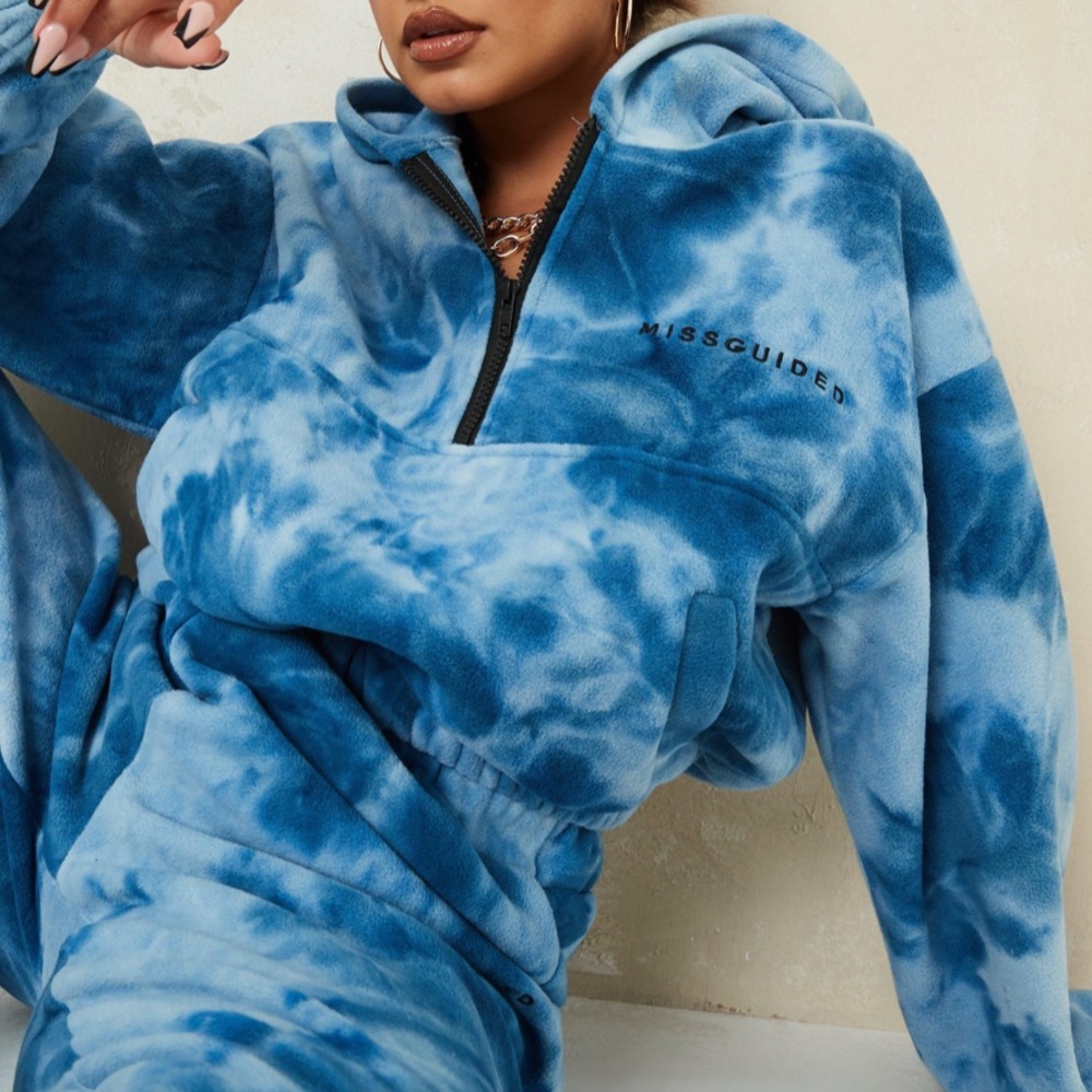 MISSGUIDED Quarter Zip Plush Soft Fleece Sweater. Tie Dye Blue. Size US 4.